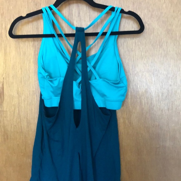 Back split tank with built in sports bra - Picture 6 of 8